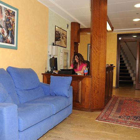 Hotel Valentini Inn Фолиньо Екстериор снимка