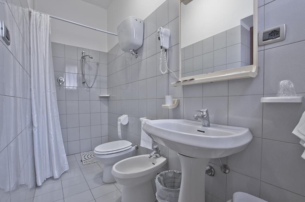 Hotel Valentini Inn Фолиньо Стая снимка