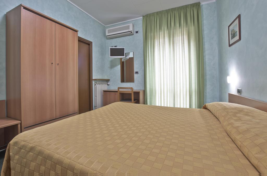 Hotel Valentini Inn Фолиньо Екстериор снимка