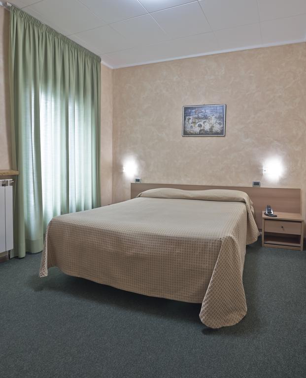 Hotel Valentini Inn Фолиньо Екстериор снимка
