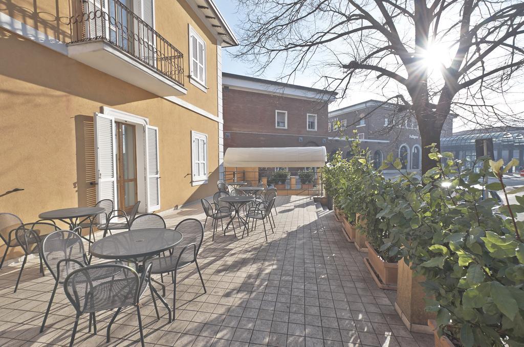 Hotel Valentini Inn Фолиньо Екстериор снимка