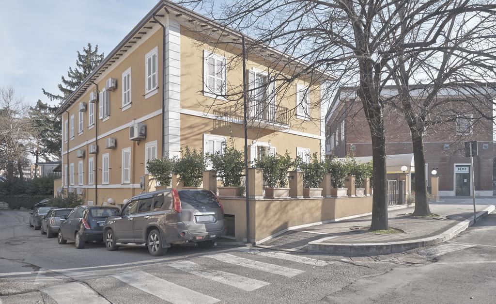 Hotel Valentini Inn Фолиньо Екстериор снимка
