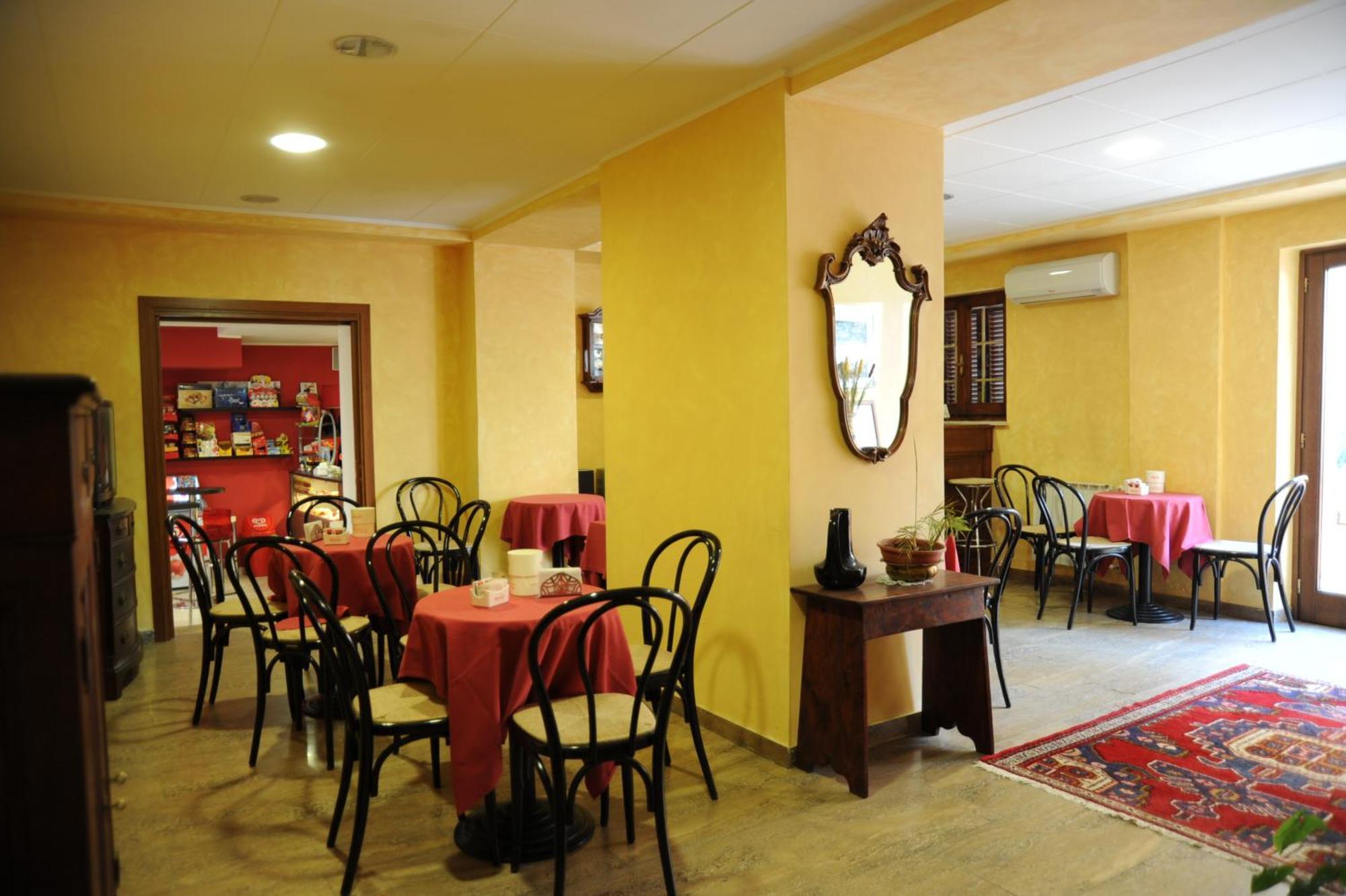 Hotel Valentini Inn Фолиньо Екстериор снимка