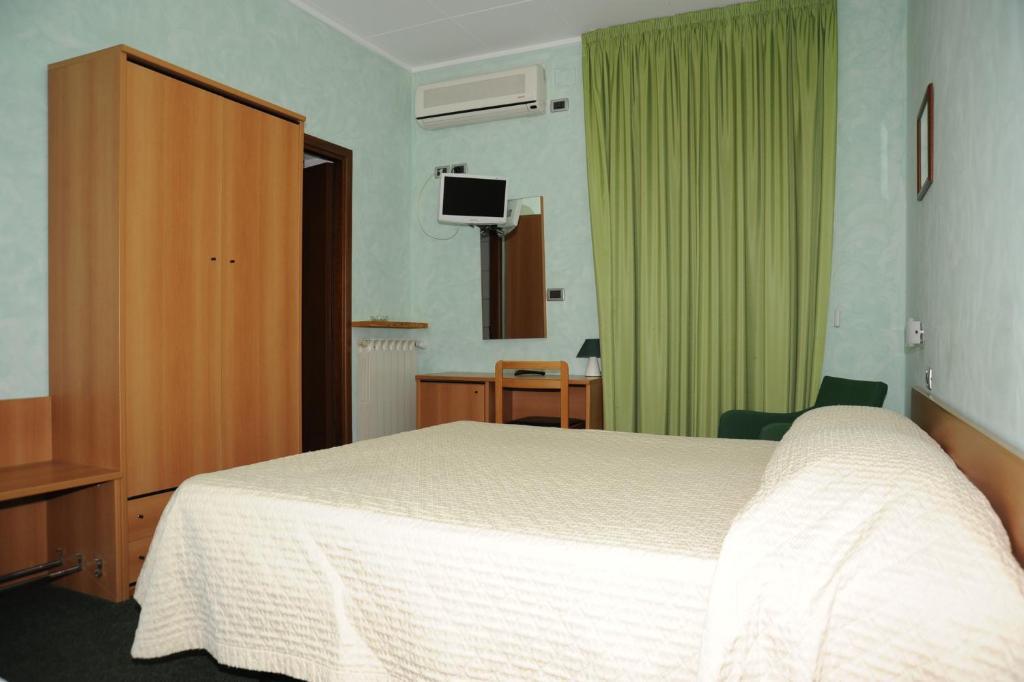 Hotel Valentini Inn Фолиньо Стая снимка